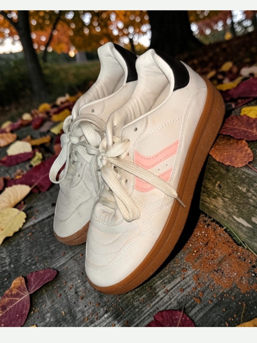 Nicole Miller Color Block Low Top Leather Sneakers Crepe Gum Sole
Pink White 8